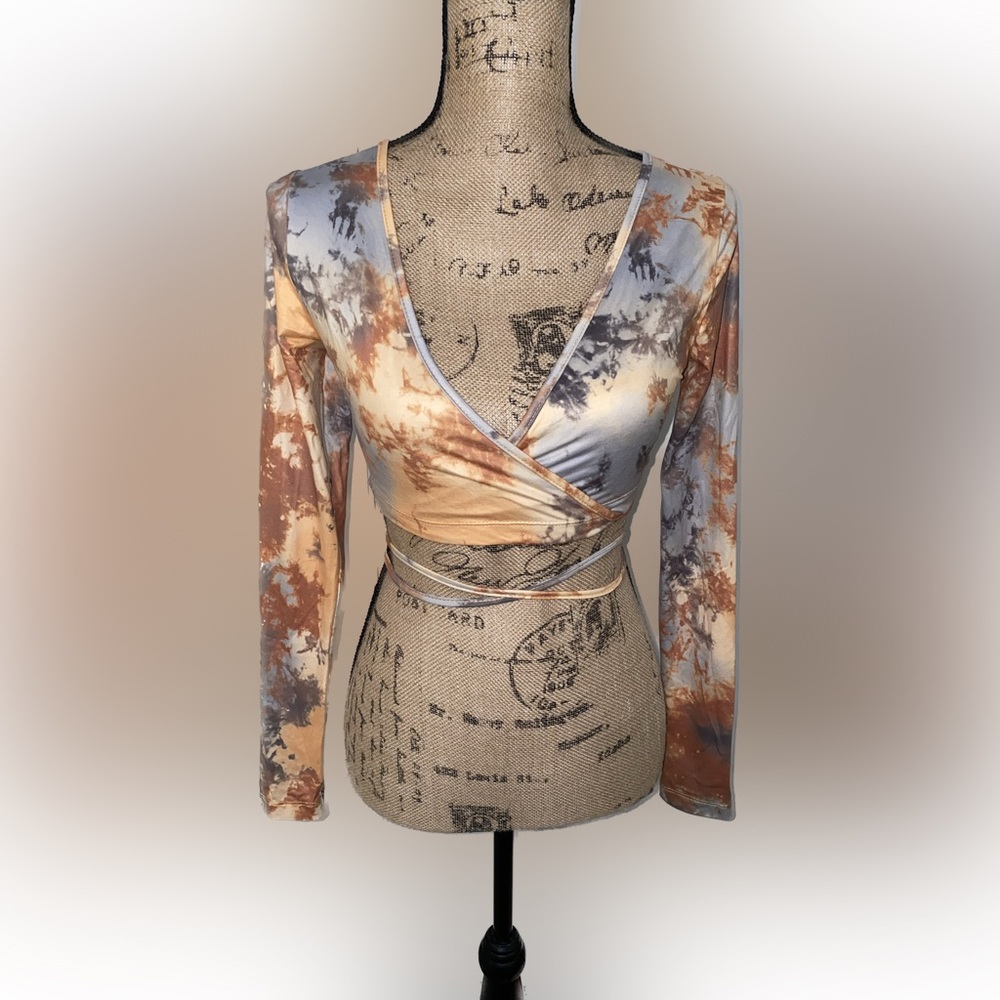 Long sleeve wraparound crop